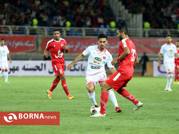 بازی تیم های پدیده مشهد و پرسپولیس تهران