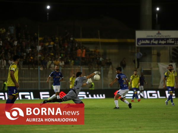 دیدار تیم های فوتبال نفت مسجدسلیمان - استقلال (2)