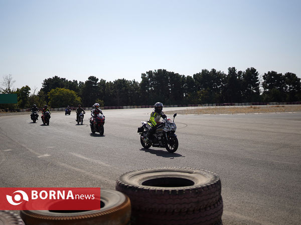 مسابقه درگ موتورسواری بانوان