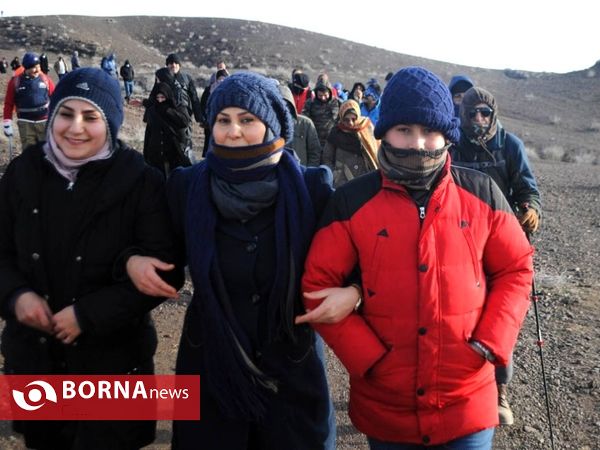 کوهپیمایی خانواده گی در منطقه تخت رستم