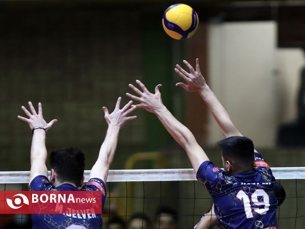 نیمه نهایی لیگ والیبال  ( فولاد سیرجان - سپاهان اصفهان )