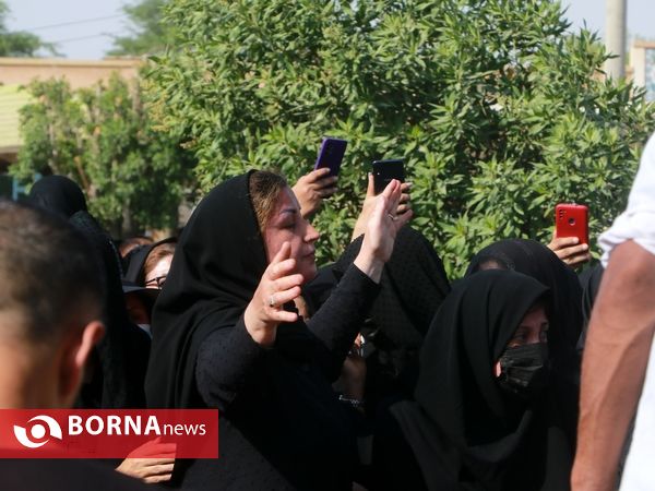 تشییع جانباختگان متروپل در آرامستان آبادان