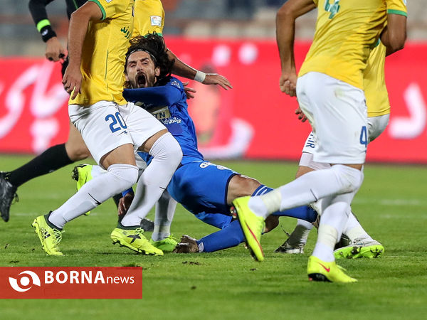 دیدار تیم های استقلال تهران - صنعت نفت آبادان