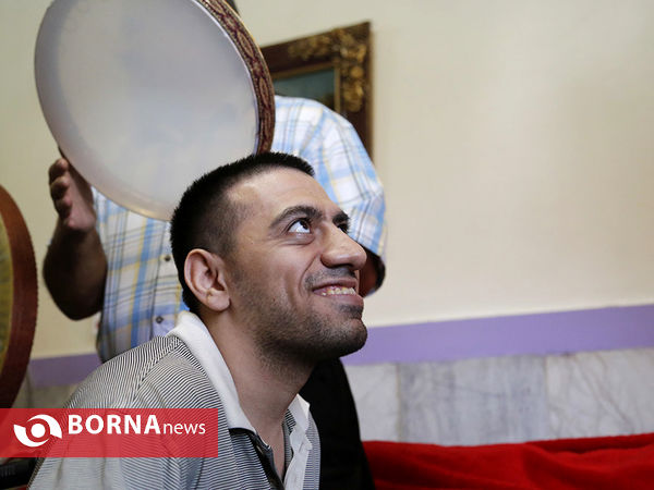 اجرای جمعی از دف نوازان در آسایشگاه کهریزک