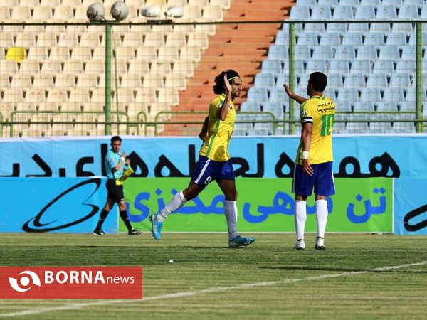 دیدار تیم های فوتبال صنعت نفت آبادان - داماش پارسه تهران