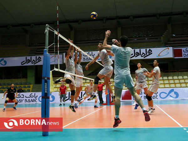 تمرین تیم ملی والیبال با حضور معاونین وزیر ورزش و جوانان