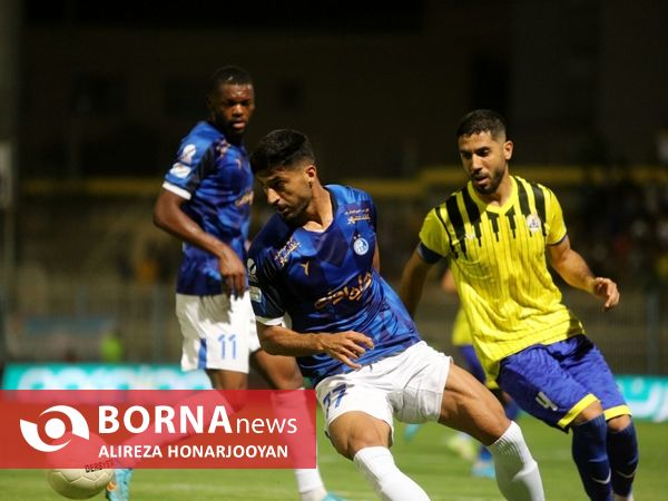 دیدار تیم های فوتبال نفت مسجدسلیمان - استقلال