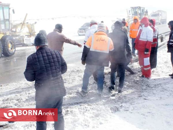 تلاش راهداران در برف و کولاک آذربایجان شرقی