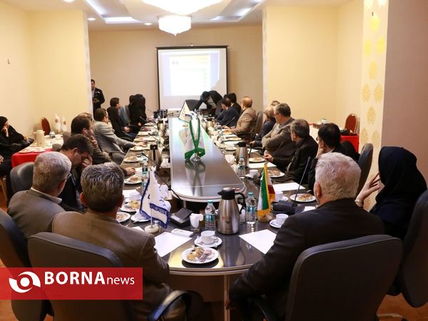 بازدید معاون وزیر بهداشت از آزمایشگاه غذا و دارو آبادان