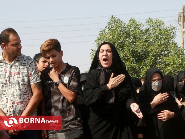 تشییع جانباختگان متروپل در آرامستان آبادان