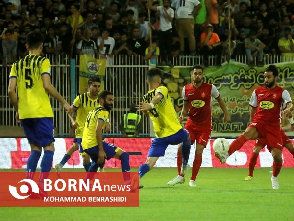 دیدار تیم های فوتبال نفت مسجدسلیمان - پرسپولیس