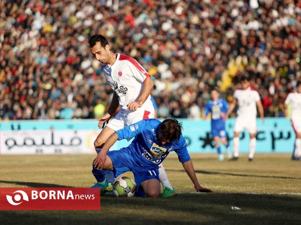 دیدار تیم های استقلال تهران و پدیده مشهد