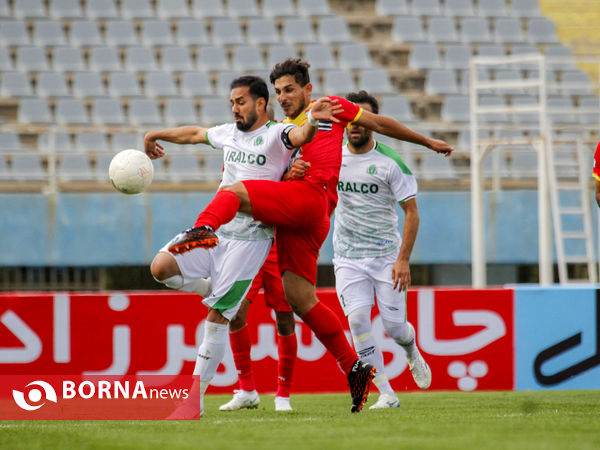دیدار تیم‌های فوتبال آلومینیوم اراک - فولاد خوزستان