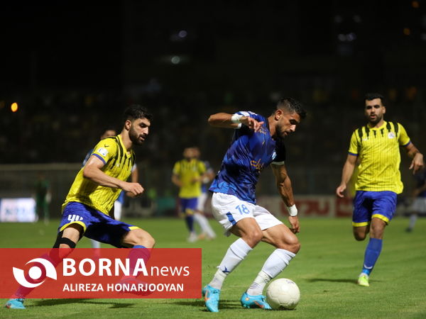 دیدار تیم های فوتبال نفت مسجدسلیمان - استقلال (2)