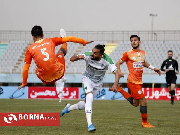 دیدار تیم های فوتبال آلومینیوم اراک - سایپا