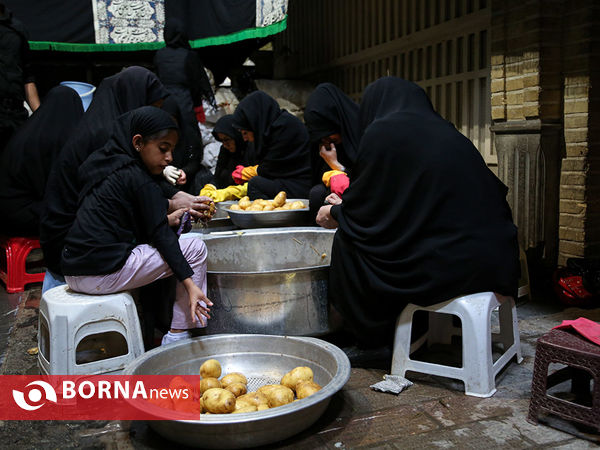 سوگواران عزاداران حسینی در ظهر عاشورا- بازار تهران