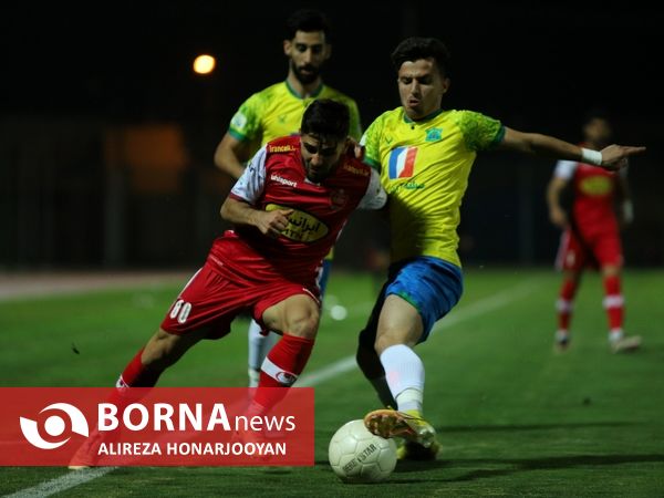 دیدار تیم های فوتبال صنعت نفت - پرسپولیس