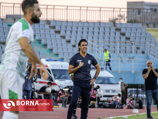 دیدار تیم های فوتبال آلومینیوم اراک-استقلال تهران