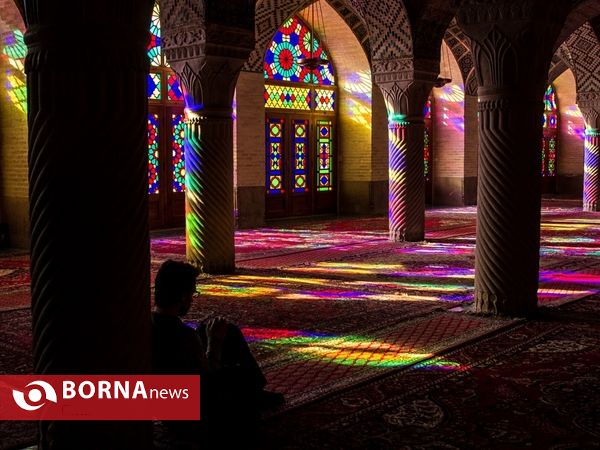 نور و رنگ در مسجد نصیر الملک-شیراز