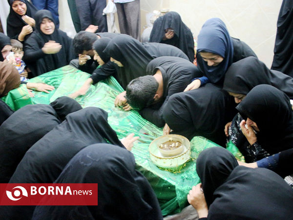 وداع خانواده شهید محمد قایدی با فرزندشان پس از 32 سال فراق