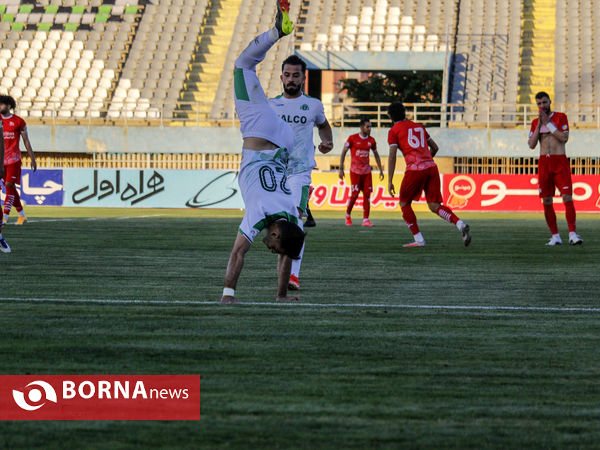 در حاشیه دیدار تیم های فوتبال آلومینیوم - تراکتور سازی