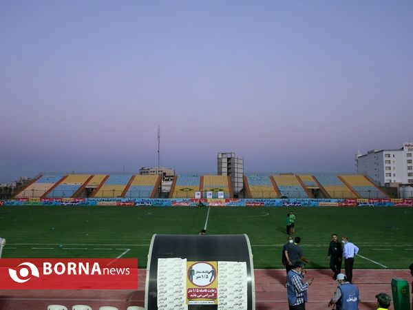 حاشیه دیدار تیم های فوتبال صنعت نفت و آلومینیوم
