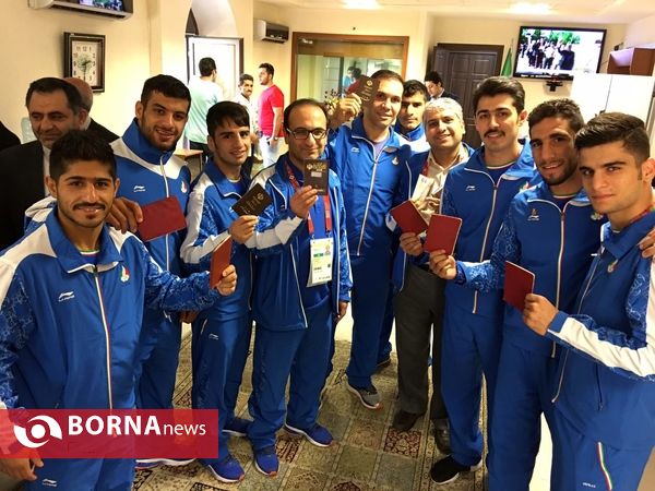 حضور ورزشکاران پای صندوق اخذ رای در باکو