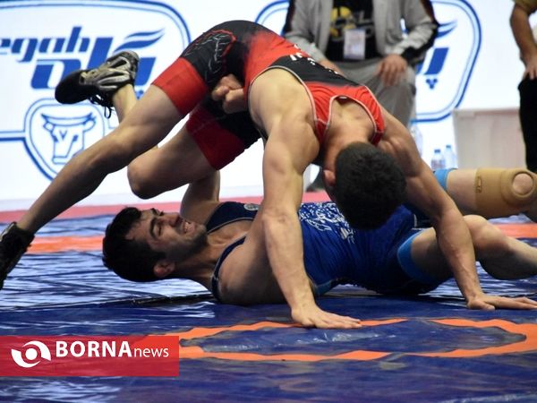 روز نخست رقابت های کشتی آزاد قهرمانی کشور