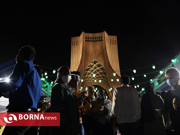 حال و هوای میدان آزادی در شب عید غدیر