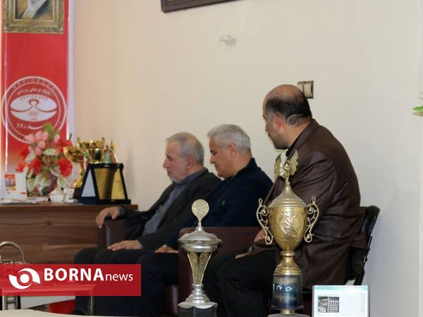 امضای قرداد فرشاد پیوس در هیئت فوتبال استان گیلان