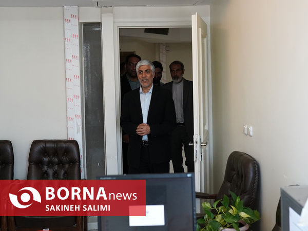  بازدید کیومرث هاشمی از ساختمان شماره ۲ وزارت ورزش و جوانان 