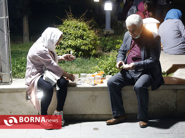 افطاری ساده در برج میلاد