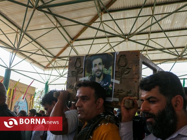 خاکسپاری جانباختگان متروپل در قطعه ورزشکاران بهشت رضای آبادان