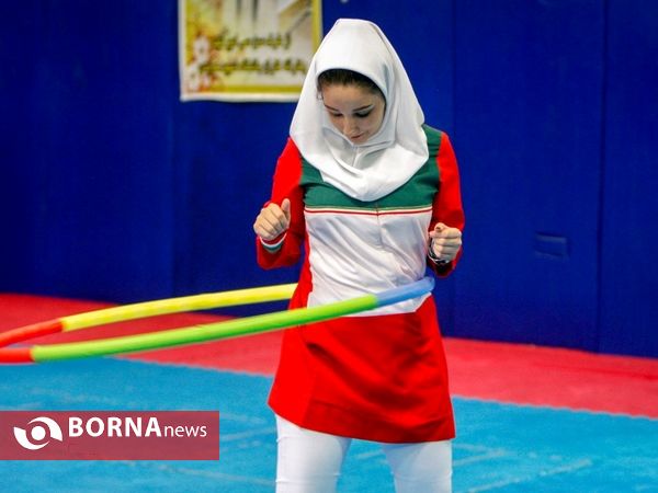 ثبت رکورد چرخش مداوم حلقه دور کمر توسط جوان تهرانی