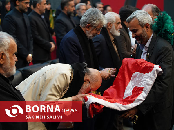  آیین برافراشتن پرچم عزای حسینی برفراز بلندترین سکوی پرچم ایران