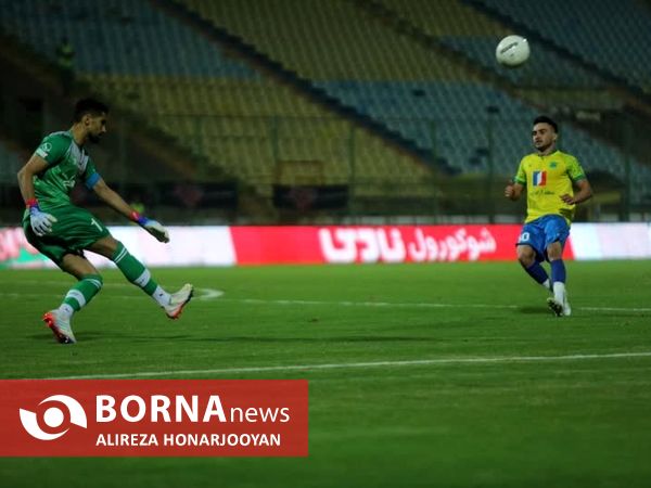 دیدار تیم های فوتبال صنعت نفت - استقلال