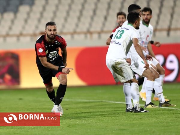 دیدار تیم های فوتبال  پرسپولیس - ماشین‌سازی