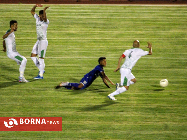 دیدار تیم های فوتبال آلومینیوم اراک-استقلال تهران