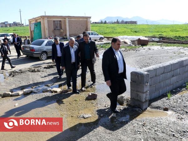 بازدید مدیرکل ورزش استان کرمانشاه و  فرماندار دالاهو از اماکن ورزشی شهر گهواره