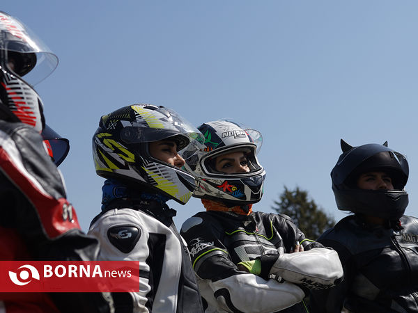 مسابقه درگ موتورسواری بانوان