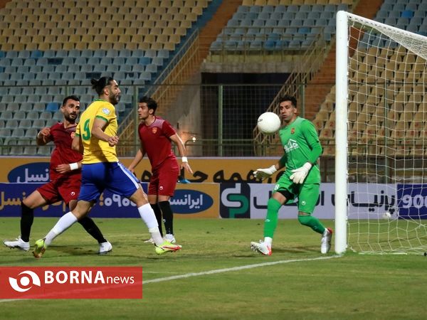 دیدار تیم های فوتبال صنعت نفت - پدیده