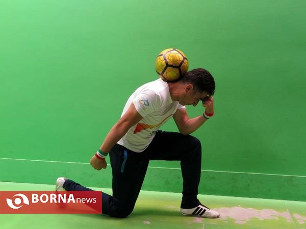 حرکت نمایشی رکوردار روپایی در حمایت از تیم ملی