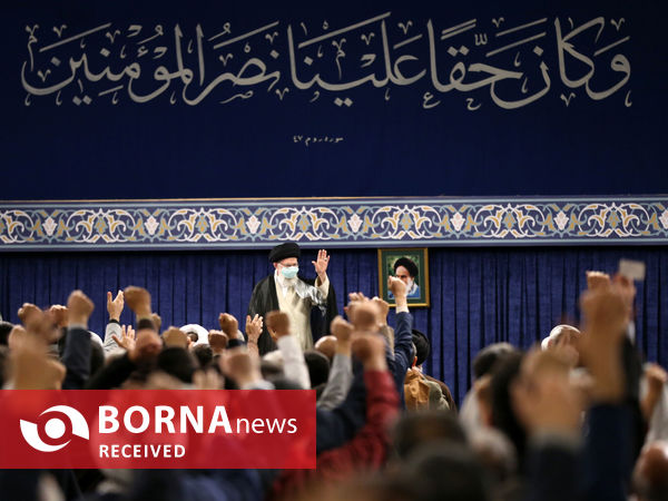 دیدار صدها نفر از مردم استان اصفهان با مقام معظم رهبری