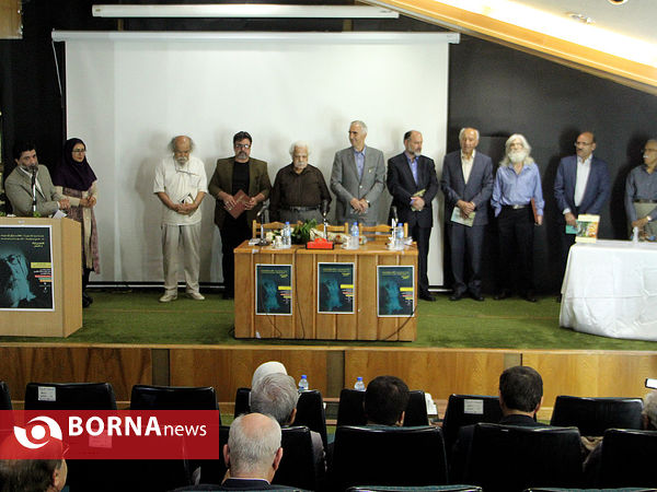 رونمایی از کتاب 'صحرای بایزیدی' با حور قائم مقام وزیر ارشاد در شیراز