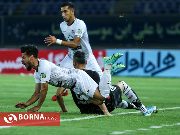 دیدار تیم های پدیده و تراکتورسازی