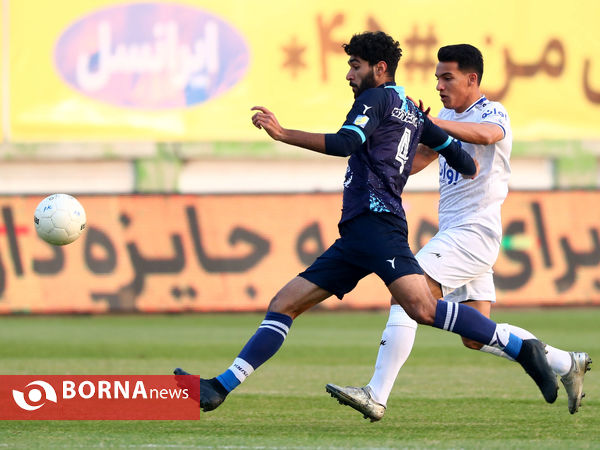 دیدار تیم های فوتبال پیکان - استقلال