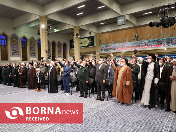 دیدار صدها نفر از مردم استان اصفهان با مقام معظم رهبری