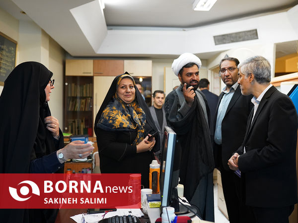  بازدید کیومرث هاشمی از ساختمان شماره ۲ وزارت ورزش و جوانان 