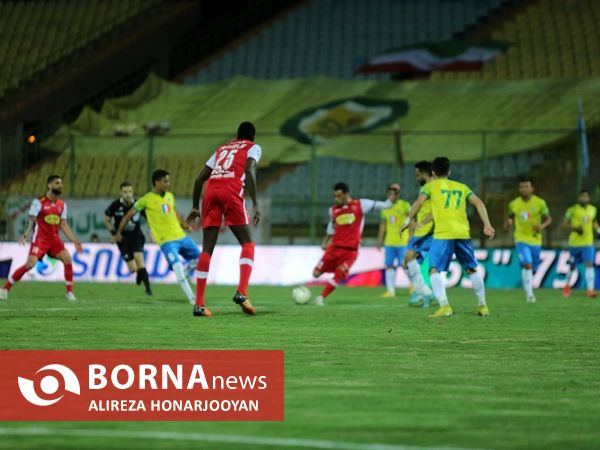 دیدار تیم های فوتبال صنعت نفت - پرسپولیس