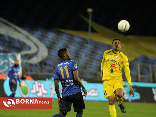 دیدار تیم های فوتبال استقلال - فجرسپاسی